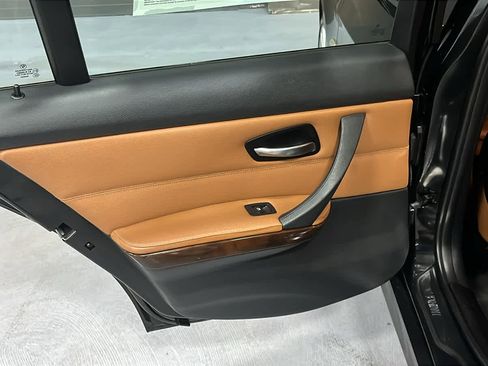 Used 2011 BMW 335i xDrive Sedan AWD/4WD image 24