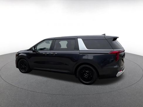 Used 2026 Kia Carnival FWD image 10