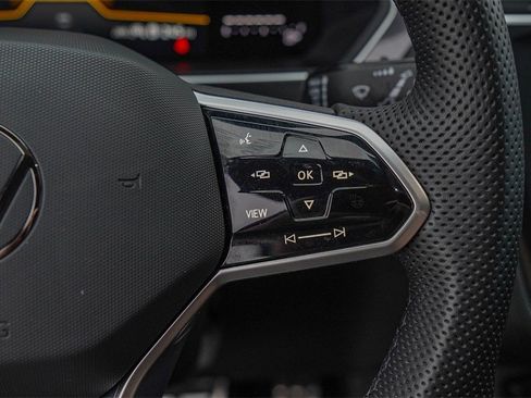 New 2024 Volkswagen Tiguan SE R-Line image 12