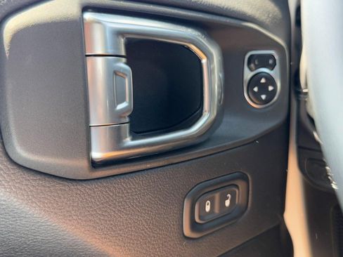 Used 2025 Jeep Wrangler Unlimited Sahara w/ Safety Group AWD/4WD image 18