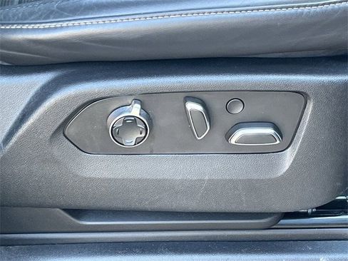 Used 2022 Cadillac Escalade Premium Luxury Platinum image 32