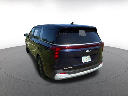 Used 2026 Kia Carnival FWD image 11