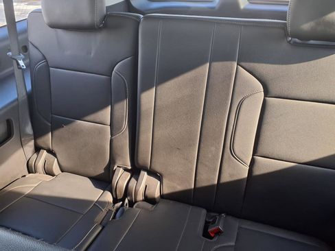 Used 2019 Chevrolet Suburban LT w/ Luxury Package image 8