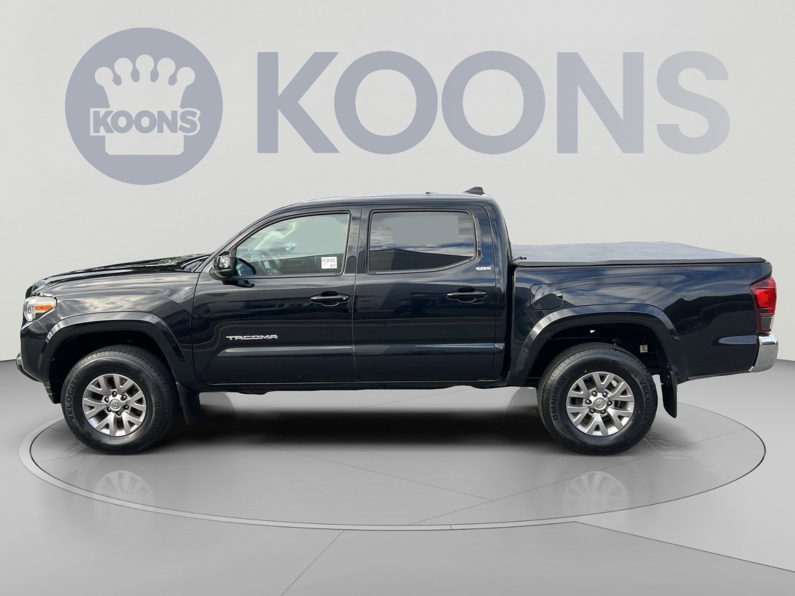 Used 2018 Toyota Tacoma SR5 AWD/4WD image 2