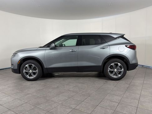 Used 2025 Chevrolet Blazer LT AWD/4WD image 2