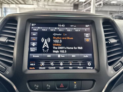 Used 2023 Jeep Cherokee Trailhawk w/ Sun & Sound Group image 18