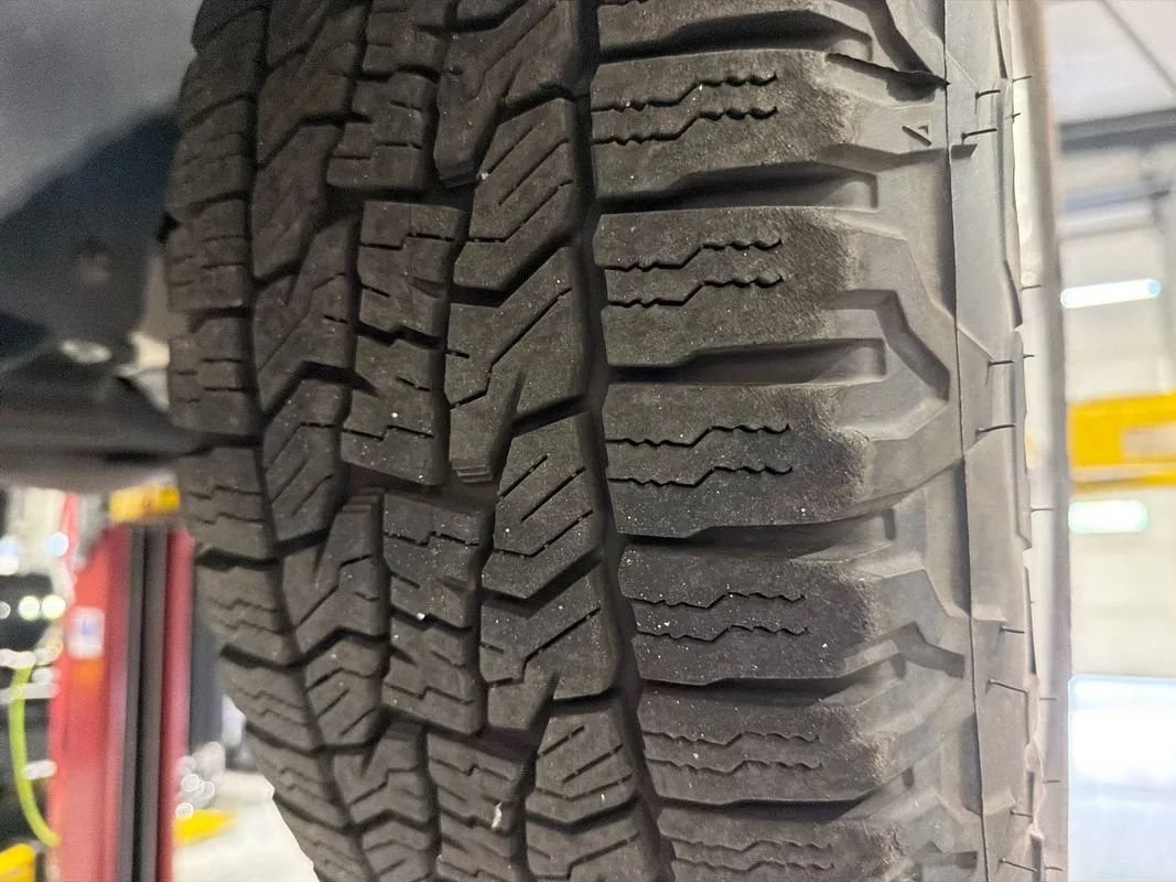 Used 2015 Jeep Cherokee Latitude w/ Cold Weather Group AWD/4WD image 38