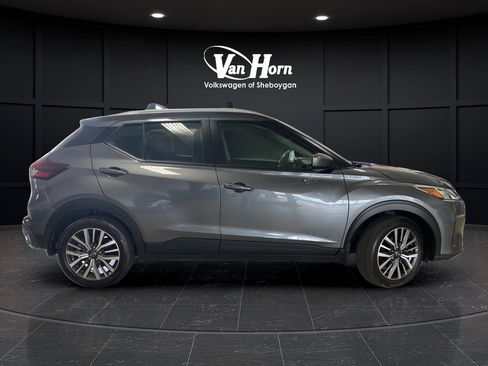 Used 2024 Nissan Kicks SV w/ Interior Electronics Package FWD image 8