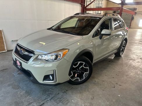Used 2017 Subaru Crosstrek 2.0i Premium AWD/4WD image 2