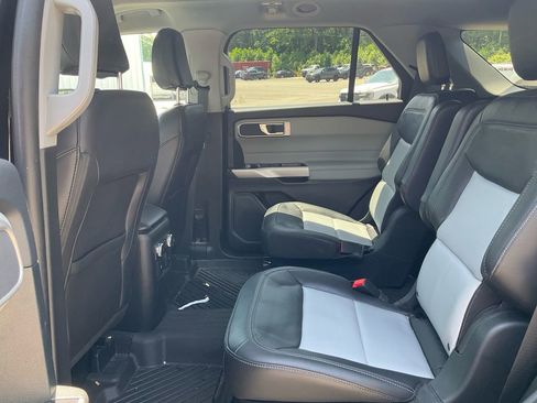 Used 2024 Ford Explorer XLT w/ Equipment Group 202A RWD image 14