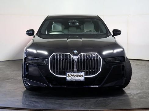 Used 2023 BMW 760i xDrive AWD/4WD image 9