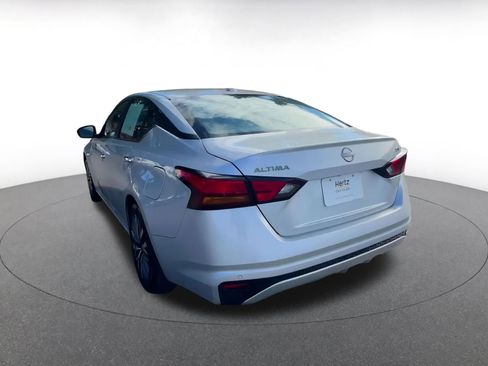 Used 2024 Nissan Altima 2.5 SV image 11