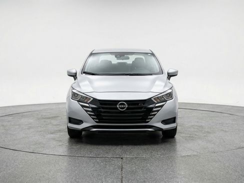 Used 2025 Nissan Versa SV image 2