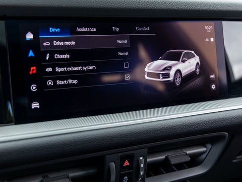 Certified 2025 Porsche Cayenne S image 35