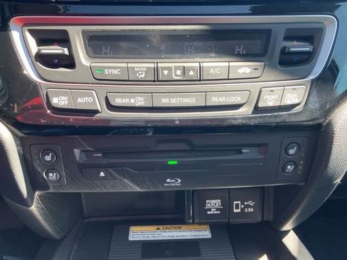 Used 2021 Honda Pilot Elite image 16
