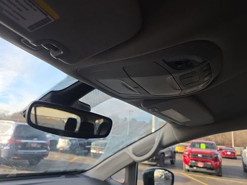 Used 2024 Chrysler Pacifica Touring-L image 27