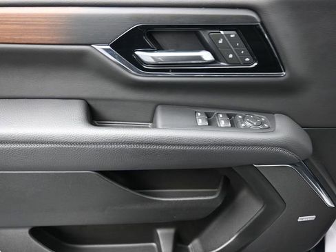 Used 2025 GMC Yukon XL Denali image 13