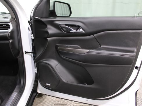 Used 2018 GMC Acadia SLT image 29