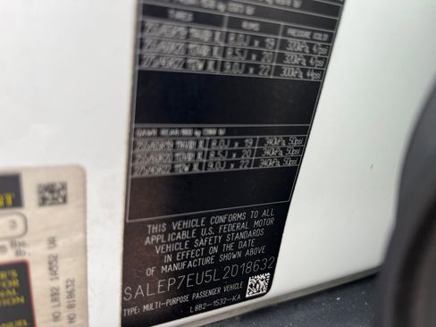 Used 2020 Land Rover Defender 110 SE image 19