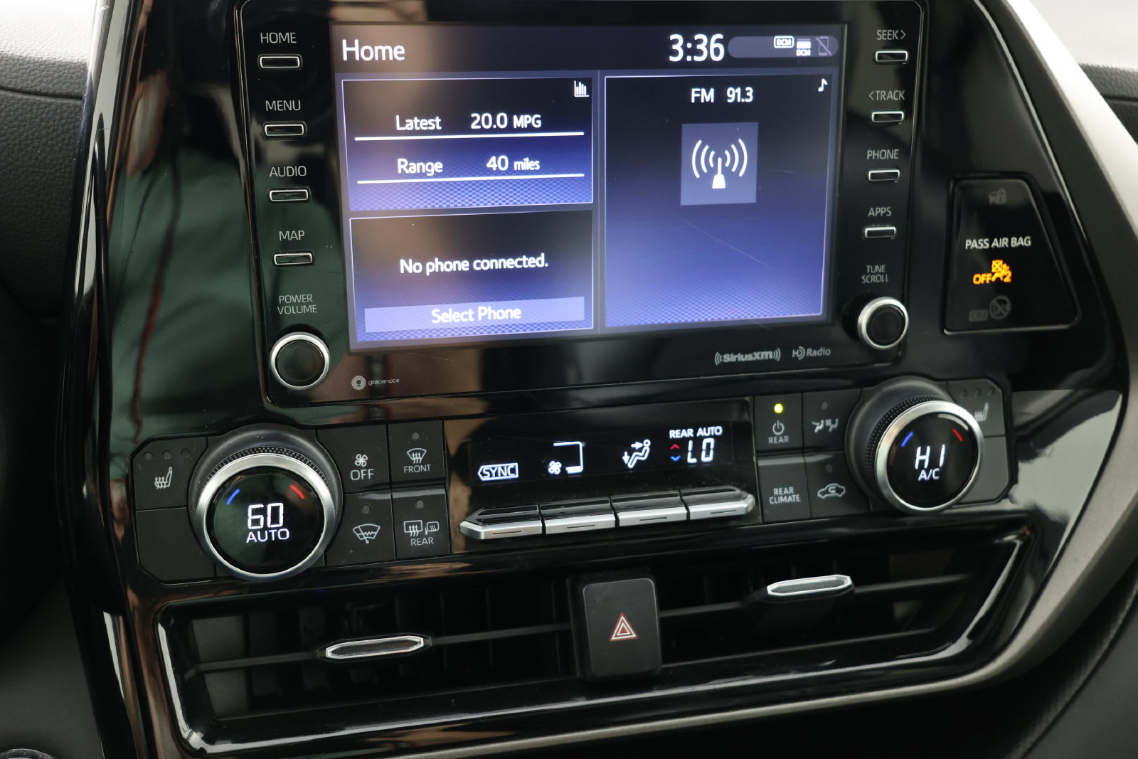Used 2022 Toyota Highlander XLE AWD/4WD image 31