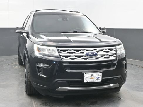 Used 2018 Ford Explorer XLT w/ Equipment Group 201A image 2