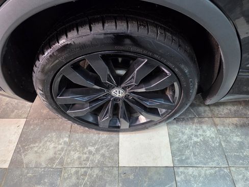 Used 2021 Volkswagen Tiguan SE R-Line image 33