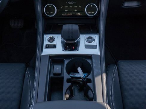 Used 2025 Jaguar F-PACE R-Dynamic S image 17