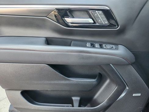 Used 2025 Chevrolet Suburban RST w/ Comfort Package image 25