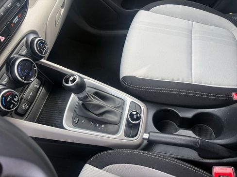 Used 2025 Hyundai Venue SEL image 41