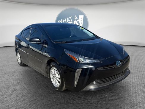 Used 2019 Toyota Prius XLE image 1