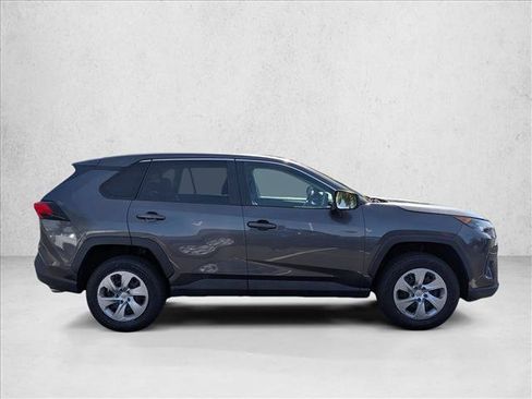 Used 2022 Toyota RAV4 LE FWD image 4