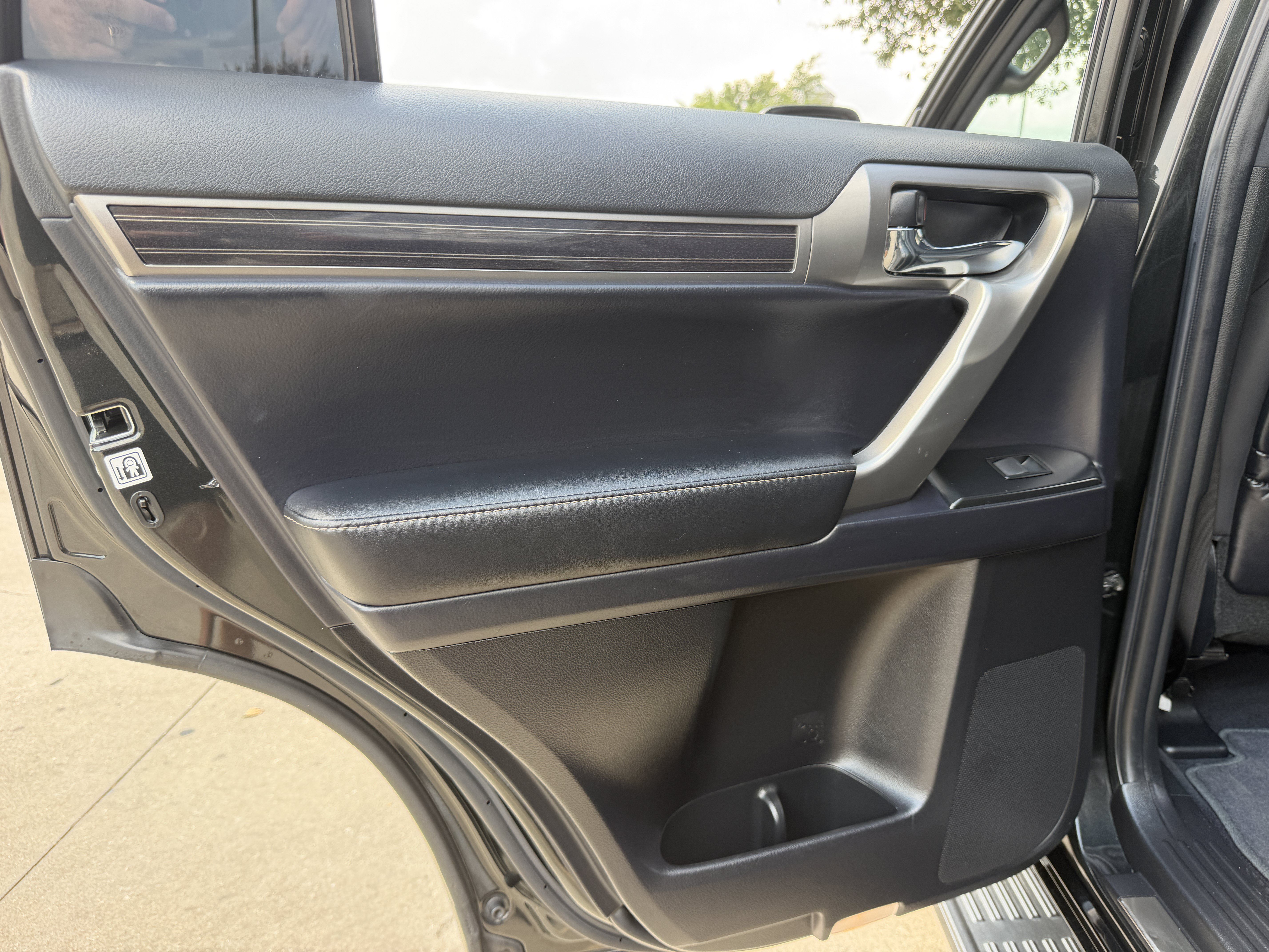 Used 2022 Lexus GX 460 Premium w/ Premium Package AWD/4WD image 29