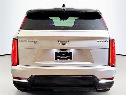 New 2025 Cadillac Escalade IQ Luxury 1 w/ Smart Trailering package image 4