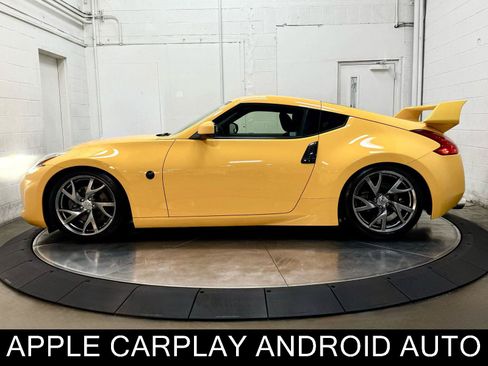 Used 2017 Nissan 370Z Coupe RWD image 4