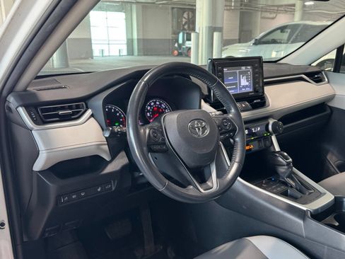Used 2020 Toyota RAV4 XLE Premium AWD/4WD image 17