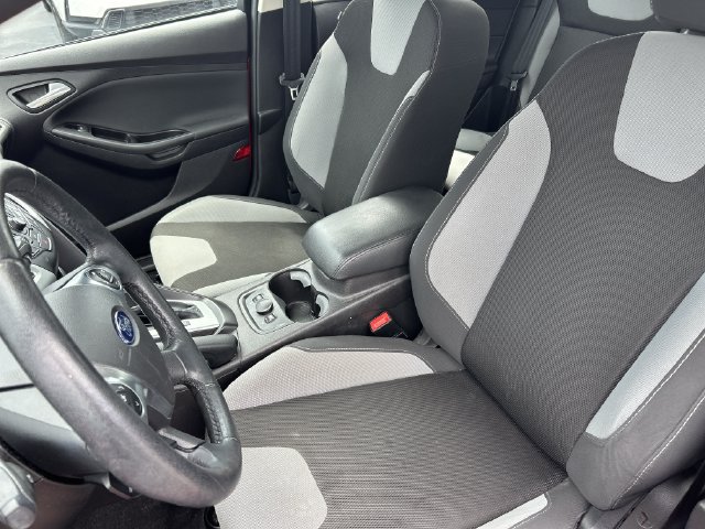 Used 2014 Ford Focus SE w/ SE Sport Package FWD image 11