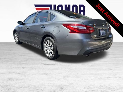 Used 2016 Nissan Altima 2.5 S w/ Power Driver Seat Package FWD image 3