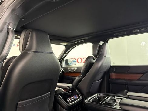 Used 2018 Lincoln Navigator L Reserve w/ Technology Package AWD/4WD image 32