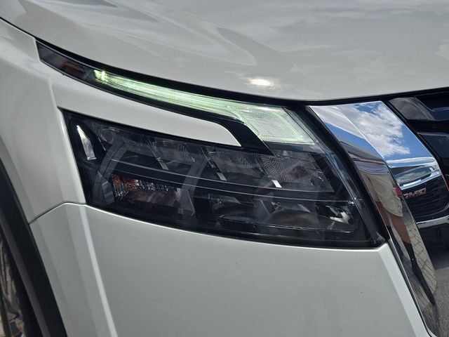 Used 2025 Nissan Pathfinder SV FWD image 10