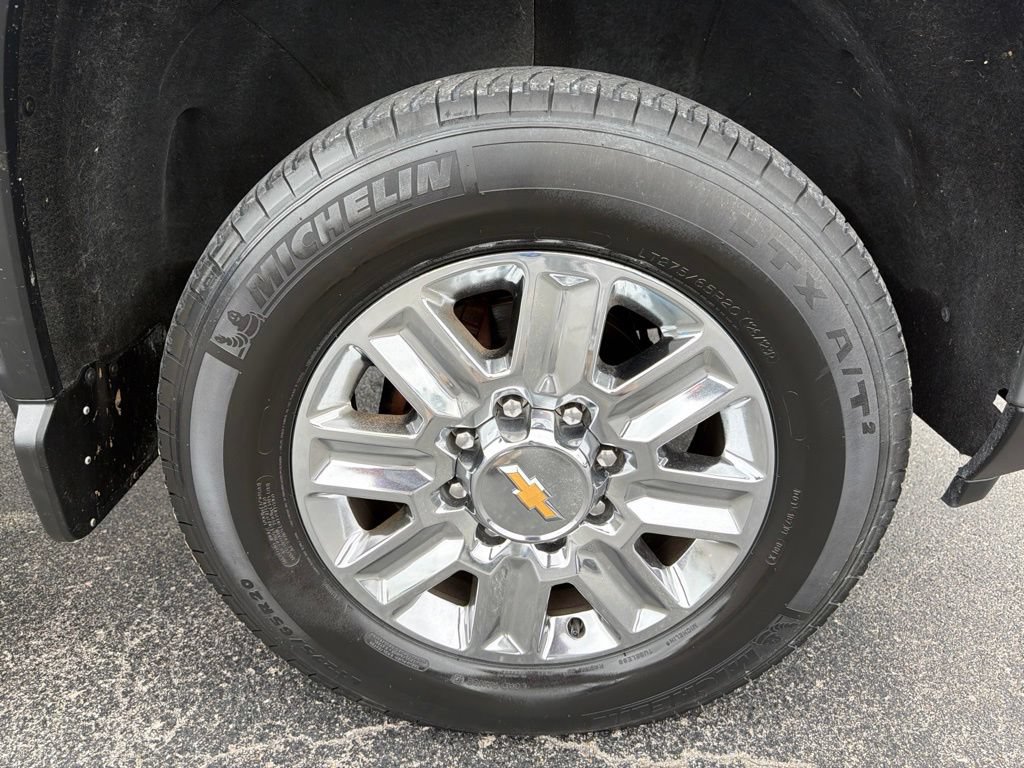 Used 2024 Chevrolet Silverado 3500 High Country w/ High Country Premium Package AWD/4WD image 9