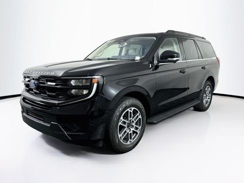 Used 2025 Ford Expedition Active AWD/4WD image 3