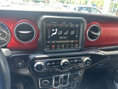 Used 2022 Jeep Wrangler Unlimited Rubicon w/ LED Lighting Group image 37