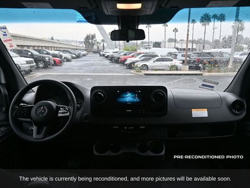 Used 2024 Mercedes-Benz Sprinter 2500 image 3