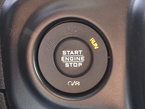 Used 2020 Jeep Wrangler Unlimited Sahara AWD/4WD image 23