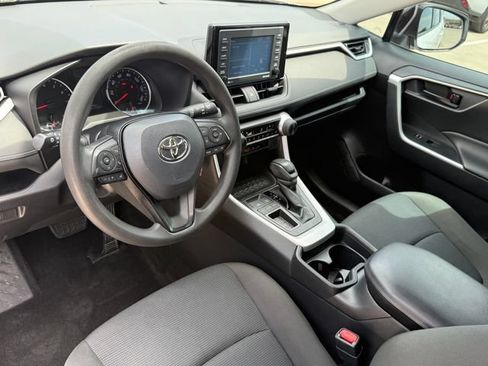 Used 2021 Toyota RAV4 LE FWD image 10