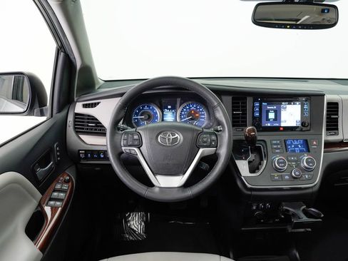 Used 2015 Toyota Sienna Limited Premium AWD/4WD image 16