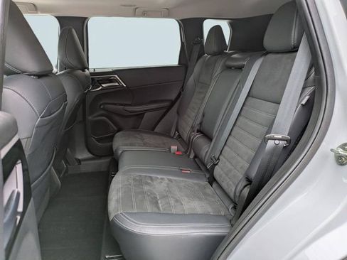 Used 2024 Mitsubishi Outlander SE FWD image 15