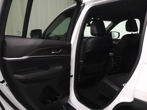 New 2026 Jeep Grand Cherokee Altitude AWD/4WD image 12