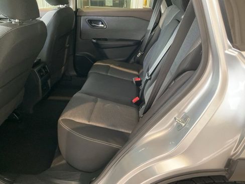 Used 2022 Nissan Rogue SV image 19