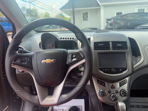 Used 2015 Chevrolet Sonic LT FWD image 9